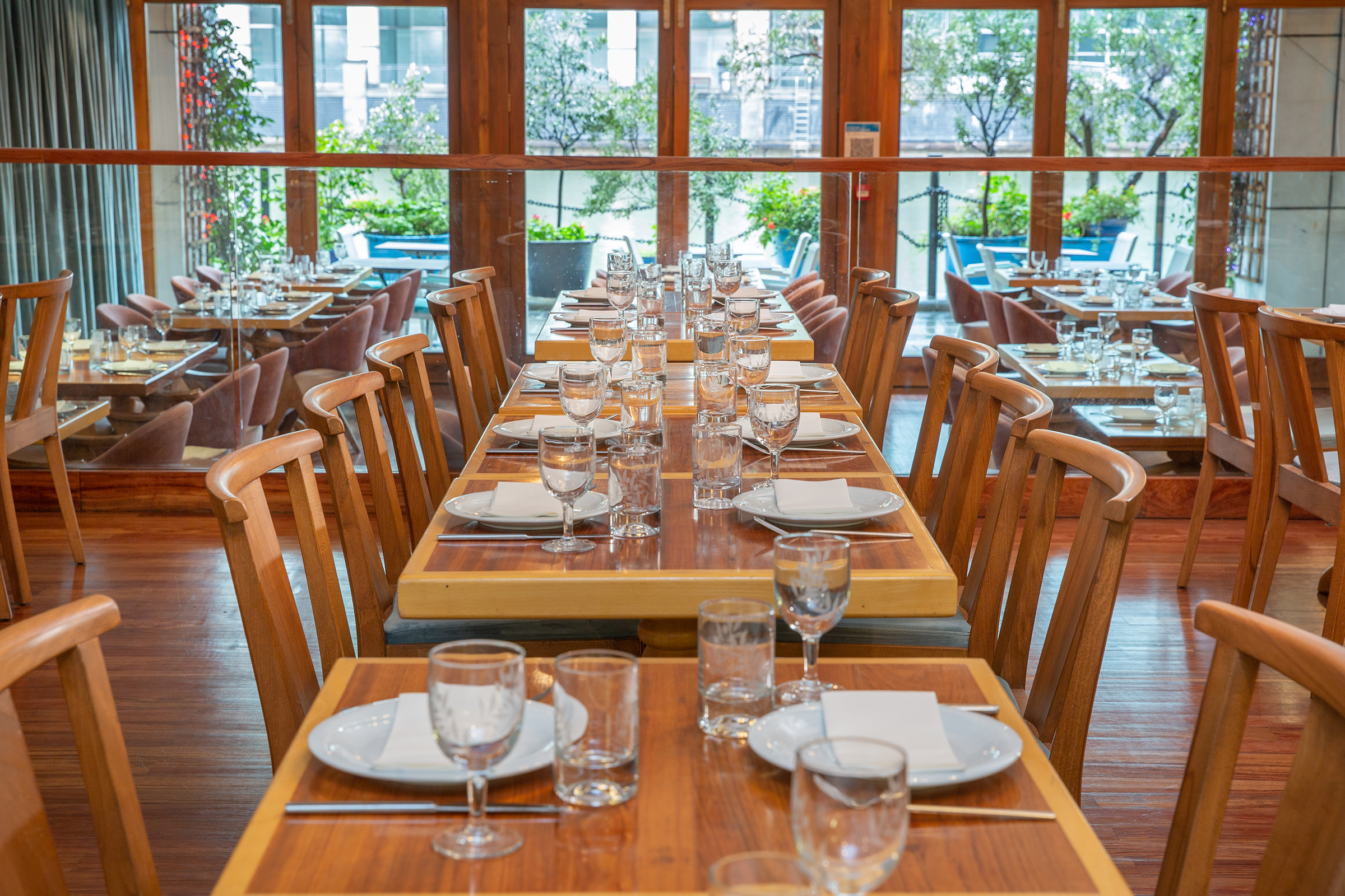 Hazev Restaurant Interior 15