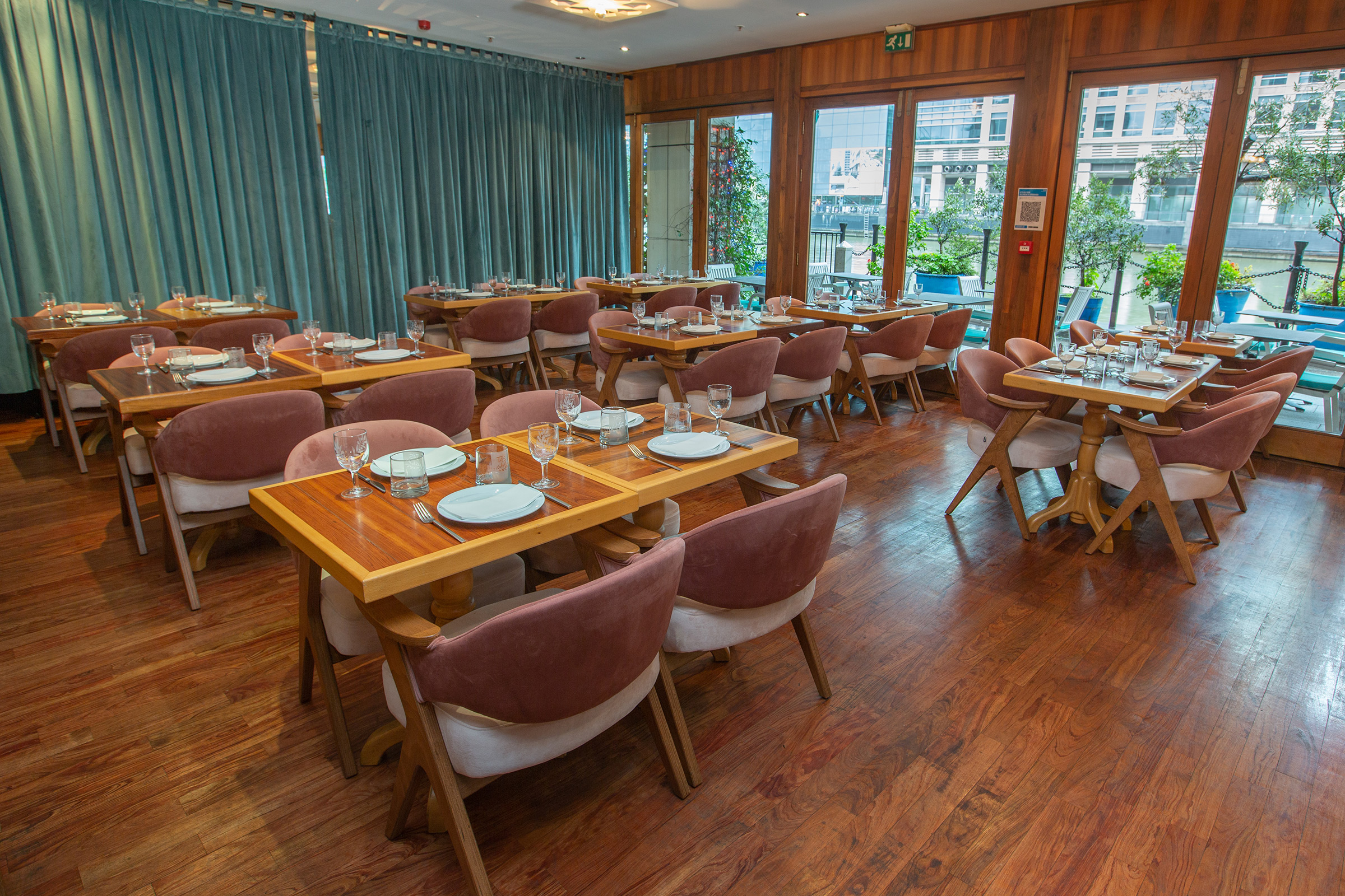 Hazev Restaurant Interior 13